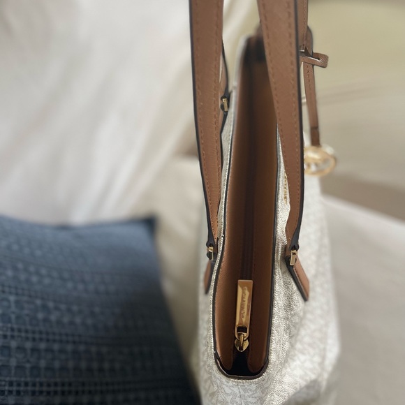 Michael Kors Original Vanilla Tote - Picture 8 of 12